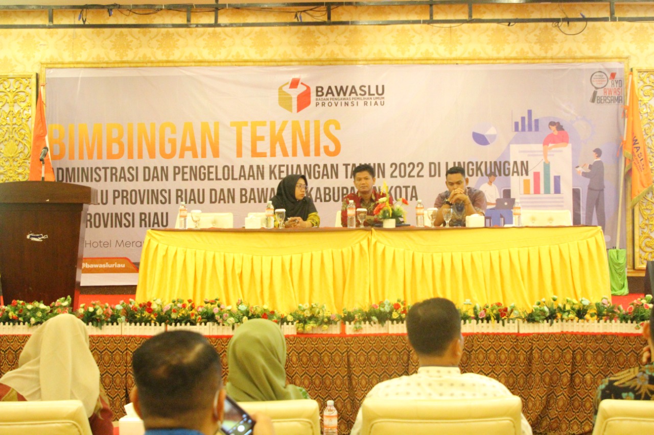 Bawaslu Riau Gelar Bimtek Pengelolaan Keuangan Di Selat Panjang.
