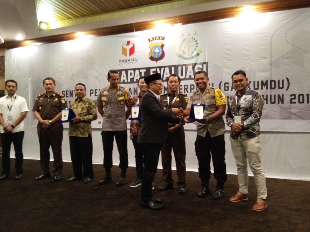 Sentra Gakkumdu Kabupaten Kepulauan Meranti Mendapat Peringkat Terbaik 3 Se-Provinsi Riau Dalam Penanganan Tindak Pidana Pemilu Tahun 2019