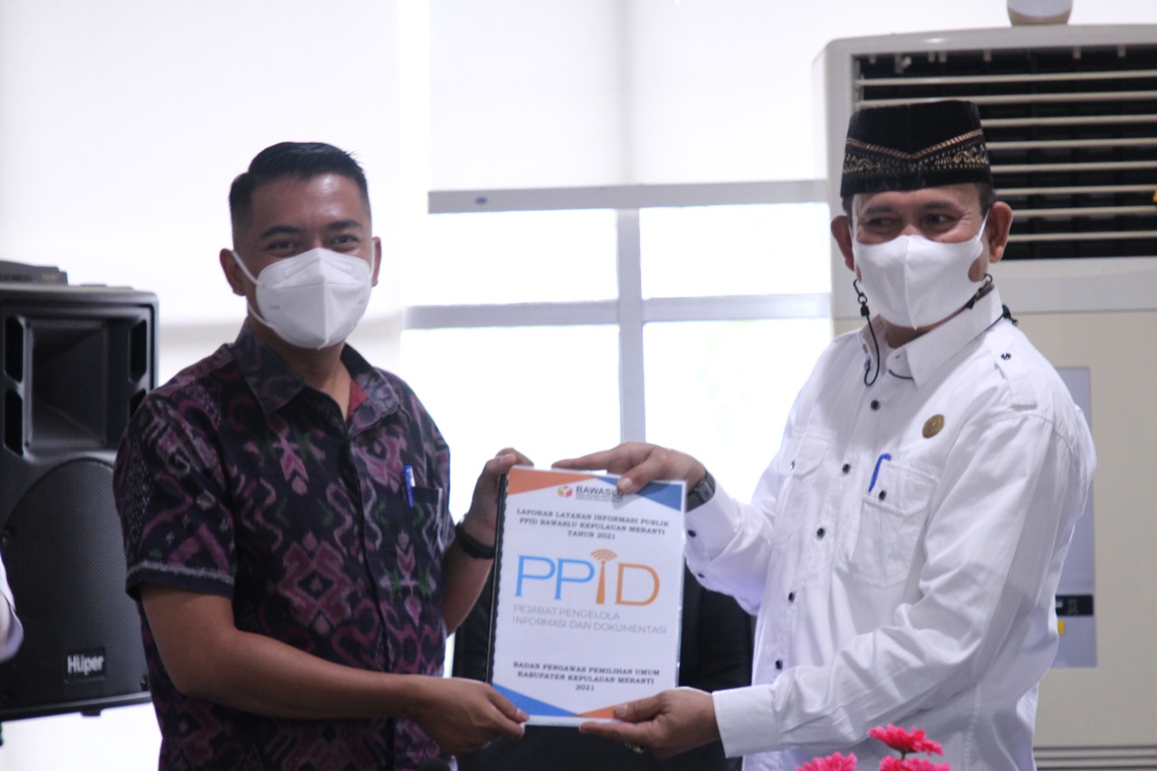 Sesuai Peraturan Komisi Informasi Nomor 1 Tahun 2021, Bawaslu Meranti Sebagai Badan Publik Serahkan Laporan PPID ke Komisi Informasi Riau