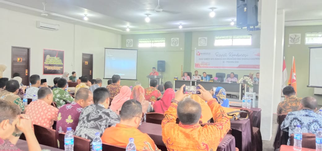 Bawaslu Riau Menggelar Rapat Koordinasi Peningkatan Kapasitas SDM Bagi Bawaslu Kabupaten/Kota se-Provinsi Riau Di Tembilahan