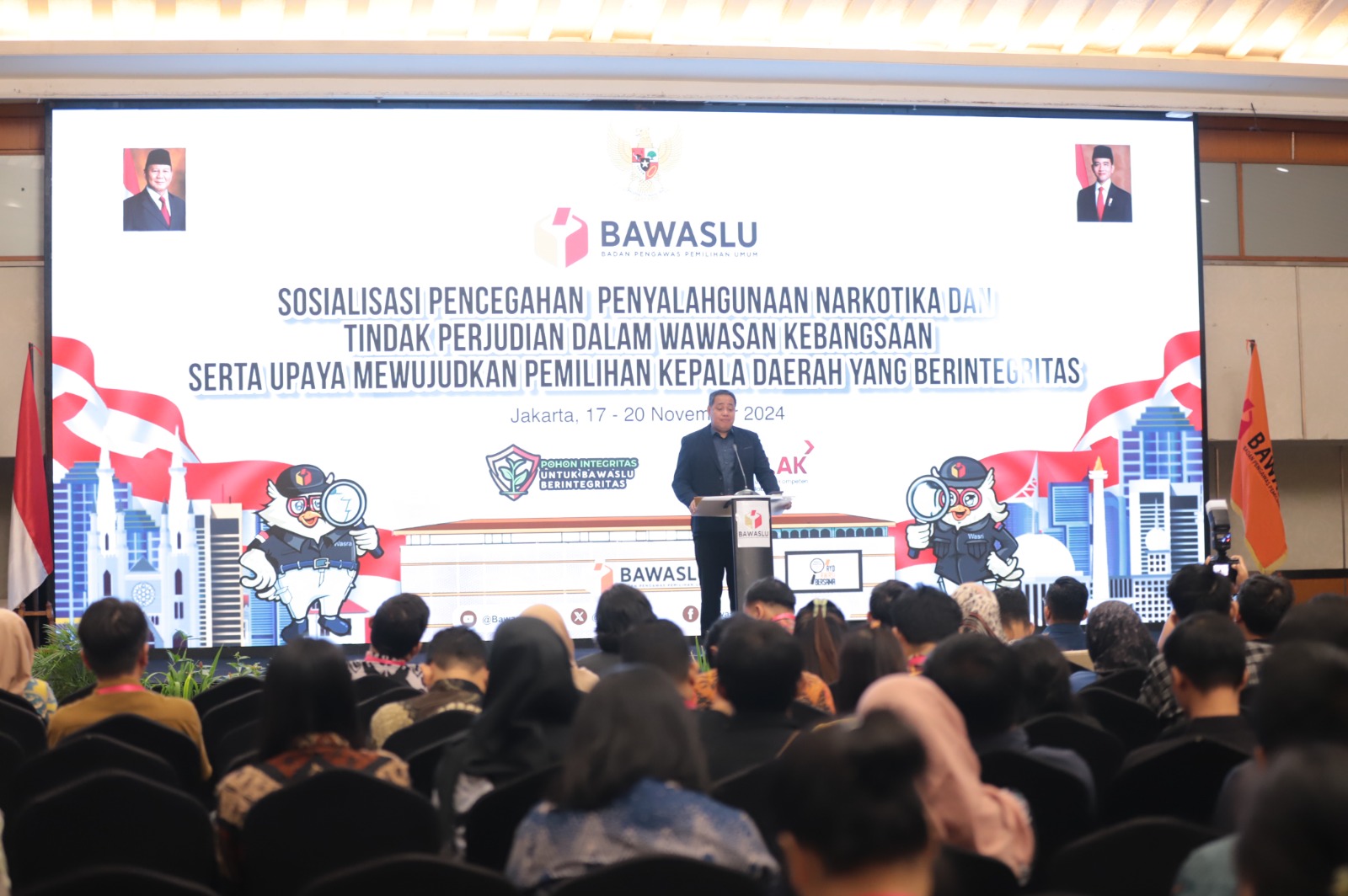 Anggota Bawaslu Herwyn JH Malonda dalam Sosialisasi Pencegahan Penyalahgunaan Narkotika dan Tindak Perjudian dalam Wawasan Kebangsaan Serta Upaya mewujudkan Pemilihan Kepala Daerah yang Berintegritas pada Senin (18/11/2024)