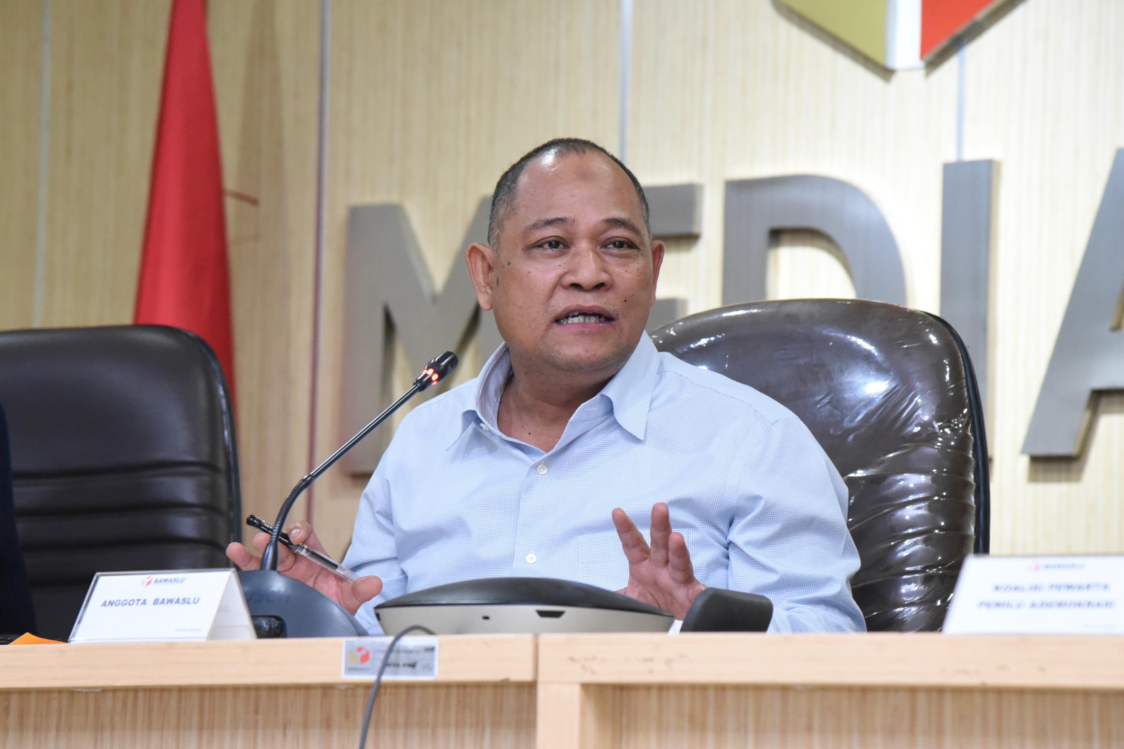 Anggota Bawaslu Totok Hariyono dalam diskusi publik bertajuk Hadapi Sengketa Pilkada di MK, Bawaslu Bisa Apa? yang diselenggarakan oleh Koalisi Pewarta Pemilu dan Demokrasi (KPPD) di Ruang Media Center Bawaslu, Selasa (14/1/2025).