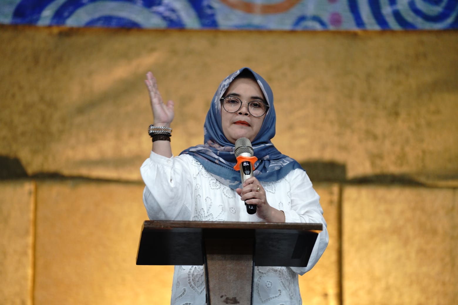 Anggota Bawaslu Lolly Suhenty saat memberikan sambutan dalam agenda Rapat Koordinasi Pasca Pilkada 2024 di Kota Bogor bersama Seluruh Jajaran Pengawas Pemilu di Kota Bogor, Jumat (24/1/2024).