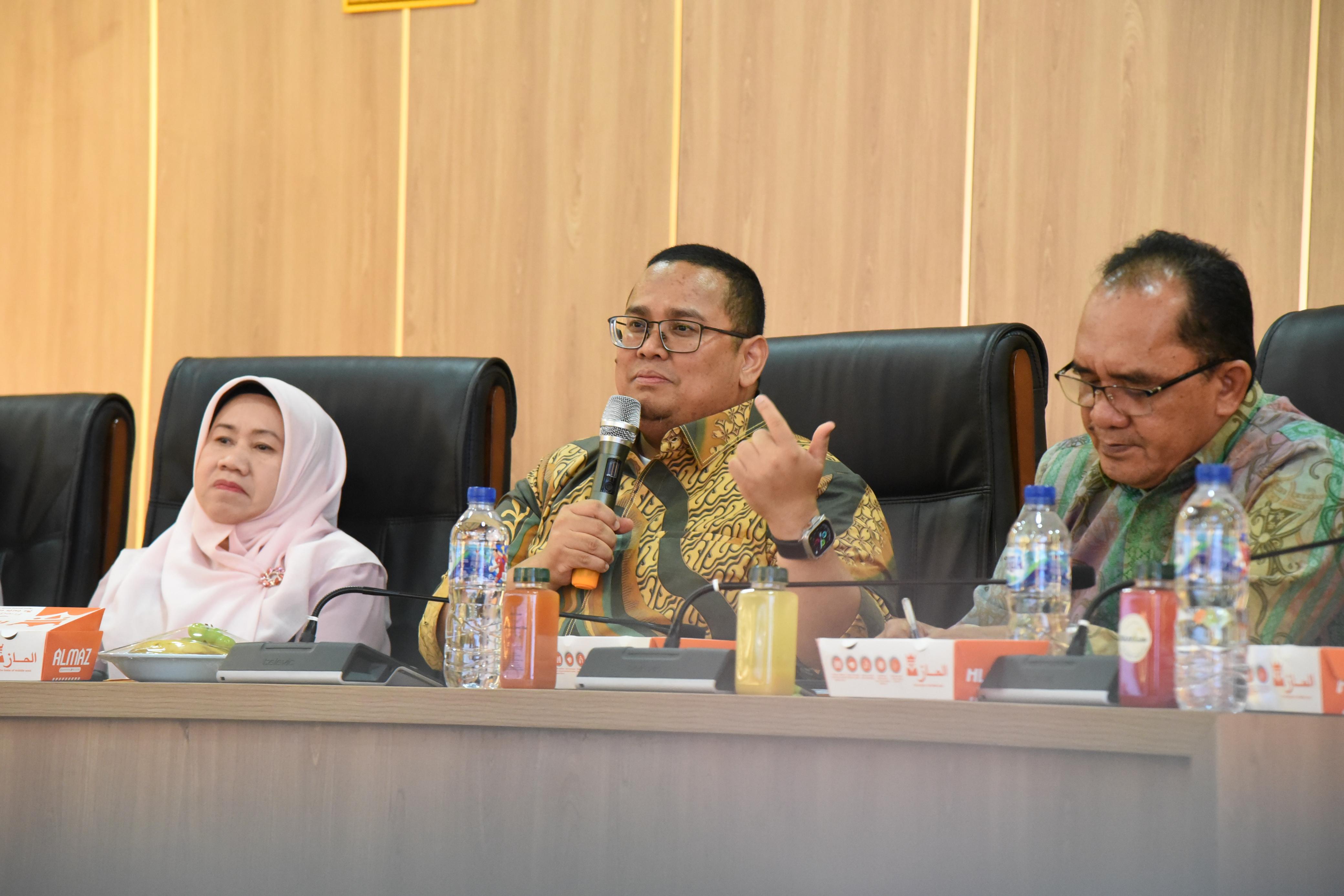 Ketua Bawaslu Rahmat Bagja saat menerima kunjungan audiensi dari Fakultas Hukum Universitas Muhammadiyah Bengkulu di Kantor Bawaslu, Selasa (11/2/2025).