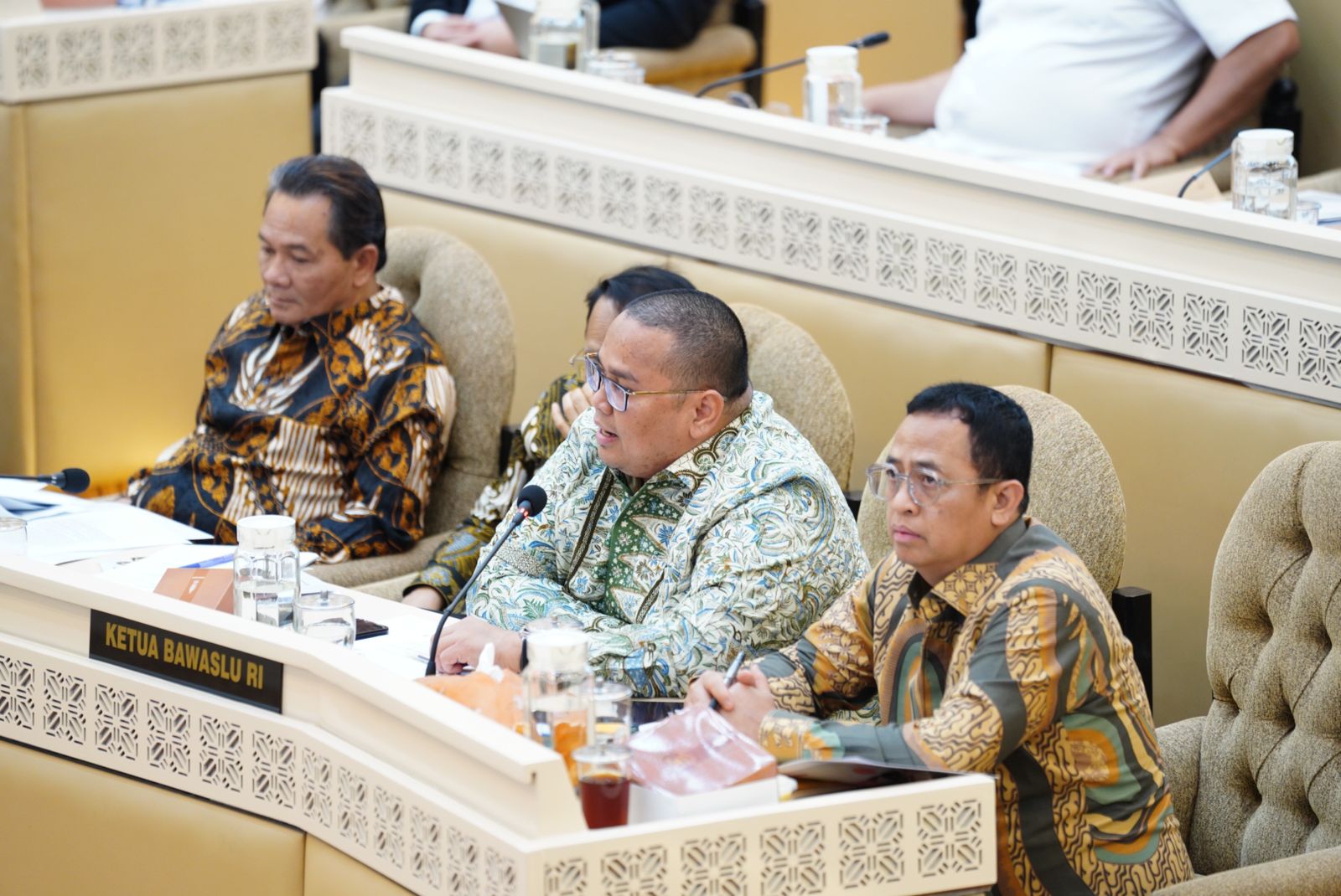 Ketua Bawaslu Rahmat Bagja saat menghadiri Rapat Dengar Pendapat di ruang rapat Komisi II DPR RI, Rabu (22/01/2025).