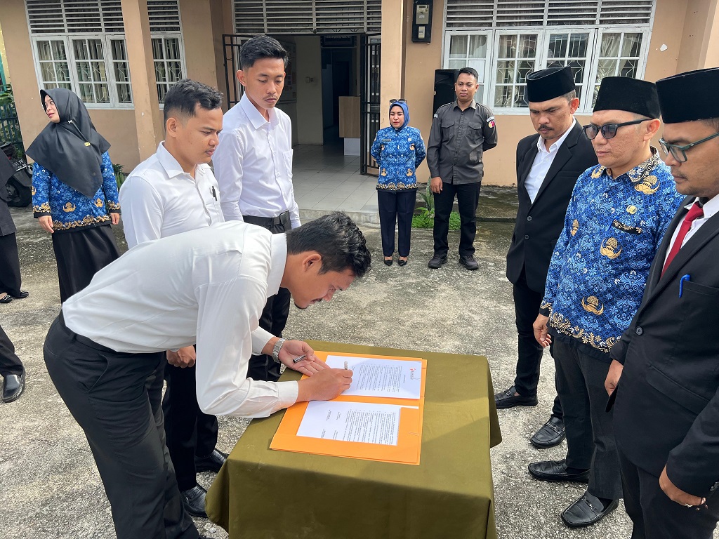 Penandatanganan Pakta Integritas CPNS Bawaslu Kepulauan Meranti