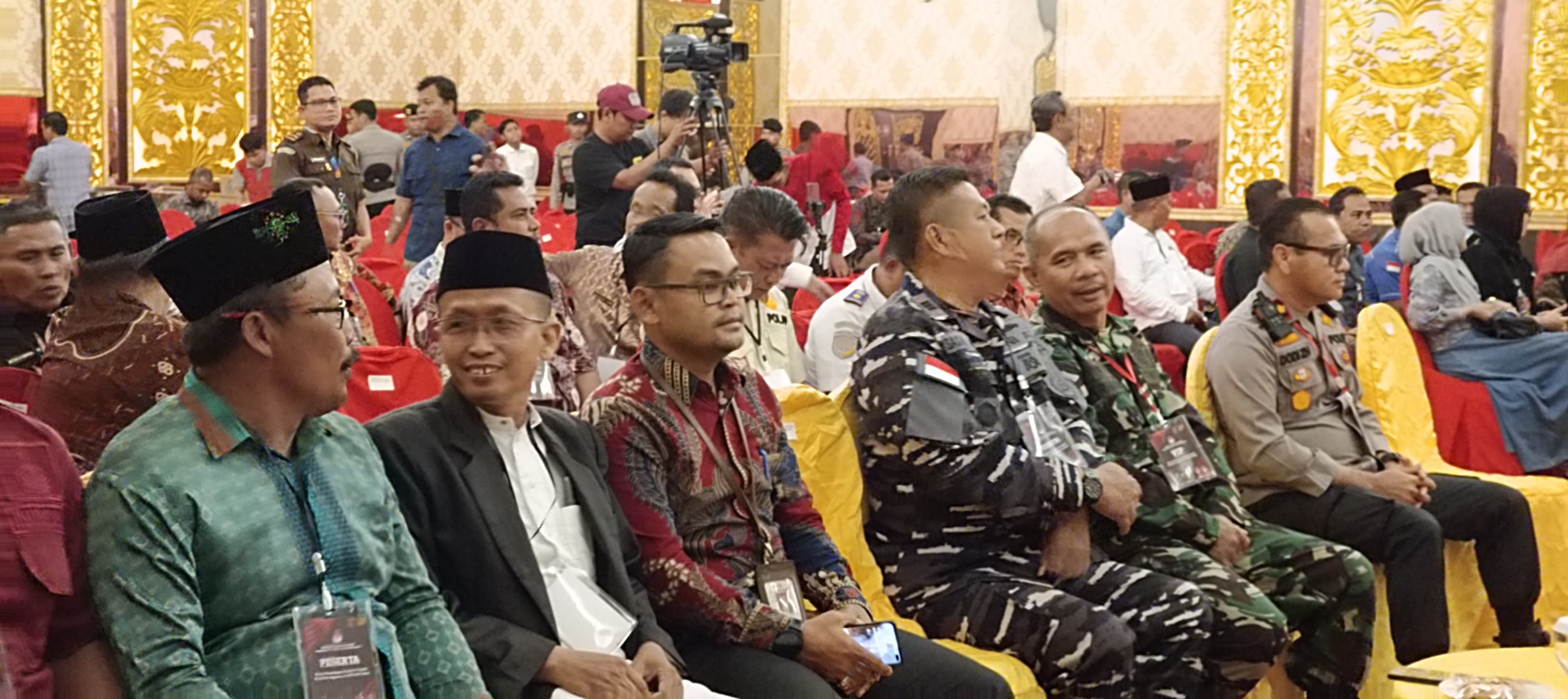 Ketua Bawaslu Kepulauan Meranti Syamsurizal, S.IP., M.IP Saat Menghadiri dan Mengawasi Rapat Pleno Penetapan Bupati dan Wakil Bupati Terpilih Kepulauan Meranti