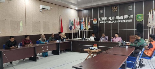 Bawaslu Kepulauan Meranti Melakukan Pengawasan Pemutakhiran Data Partai Politik Secara Berkelanjutan Di KPU Kepulauan Meranti