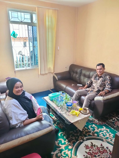 Anggota Bawaslu Kepulauan Meranti Rio Andika, M.Pd saat wawancara dengan Mahasiswa UIN Suska Riau