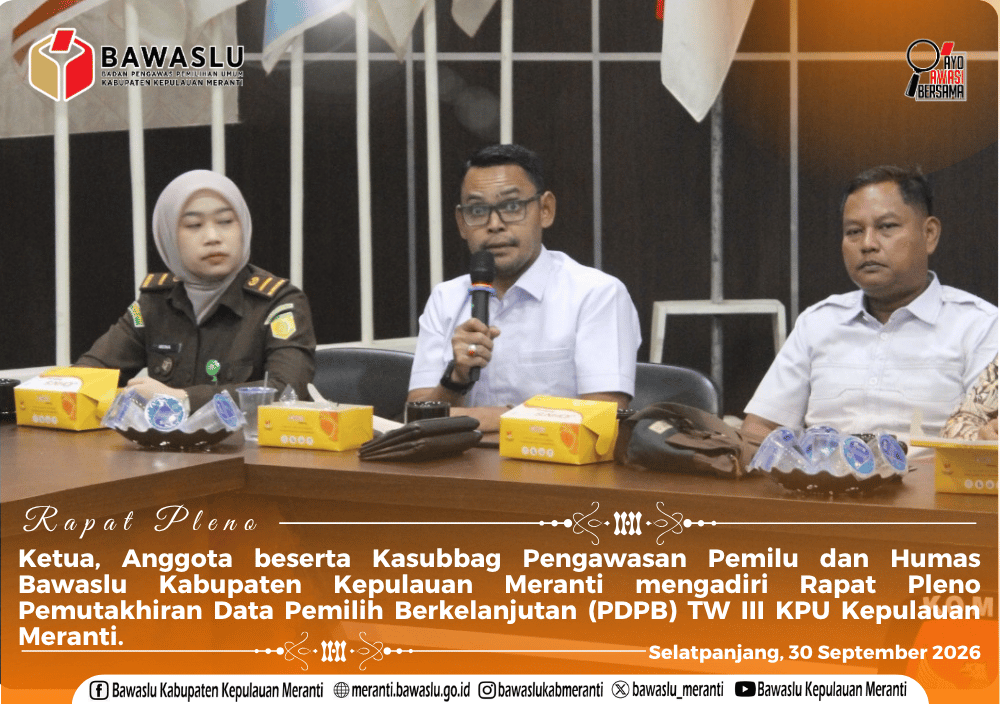 Ketua Bawaslu Kepulauan Meranti saat memberikan tanggapan dan masukan pada Rapat Pleno PDPB TW 3 Tahun 2026 di KPU Kepulauan Meranti