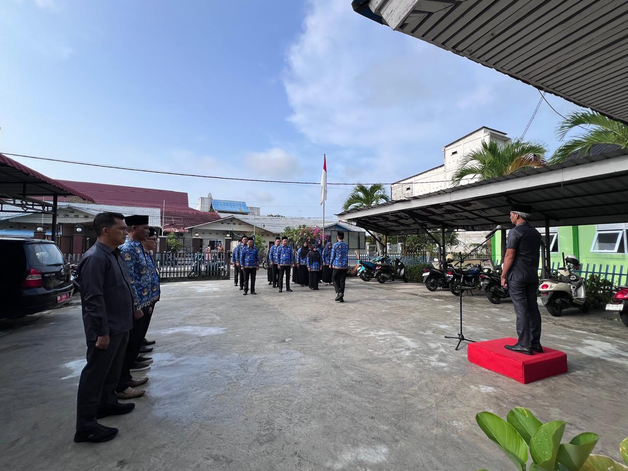 Upacara Peringatan Hari Sumpah Pemuda yang ke 98 di Kantor Bawaslu Kabupaten Kepulauan Meranti