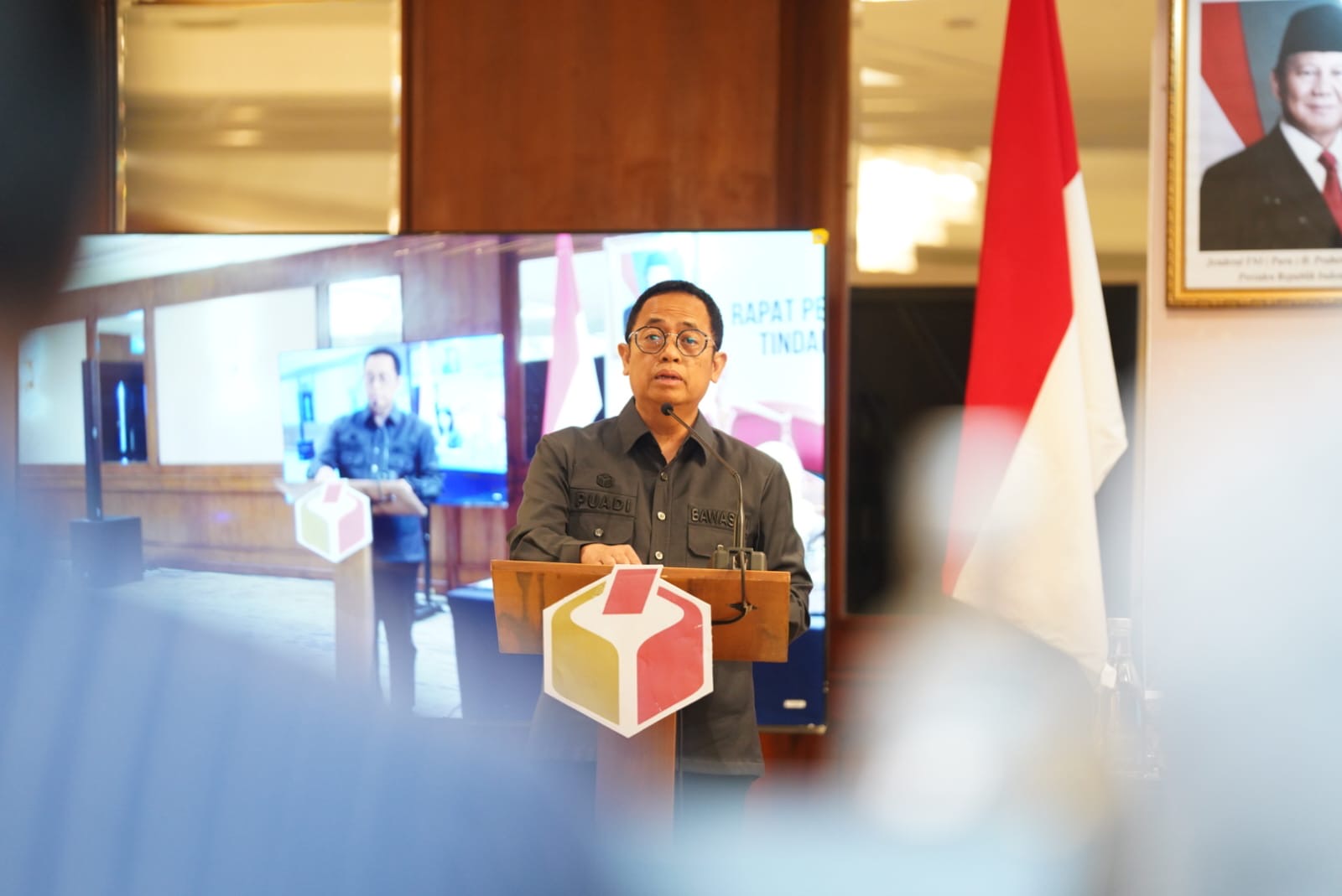 Anggota Bawaslu Puadi saat membuka Rapat Pembahasan Penguatan Penegakan Hukum Tindak Pidana Pemilu dan Sentra Gakkumdu di Jakarta, Selasa (20/10/2026).