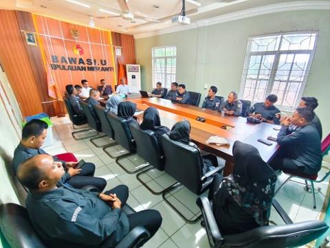 Bawaslu Meranti Rapat Persiapan Pelaksanaan P2P Tahun 2026 di Ruang Rapat Kantor Bawaslu Kepulauan Meranti