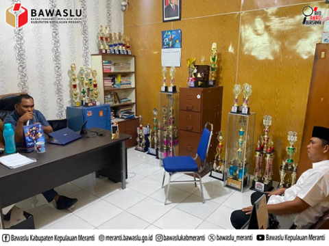 Rio Andika, M.Pd, Kordiv Hukum, Pencegahan, Parmas dan Humas Bawaslu Kepulauan Meranti saat berkunjung ke SMA Kalam Kudus Selatpanjang