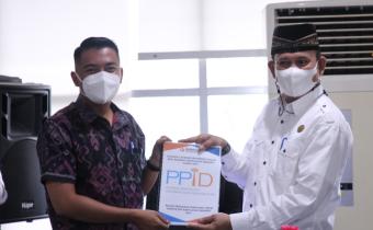 Sesuai Peraturan Komisi Informasi Nomor 1 Tahun 2021, Bawaslu Meranti Sebagai Badan Publik Serahkan Laporan PPID ke Komisi Informasi Riau