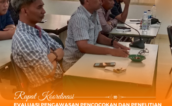 Anggota Bawaslu Kepulauan Meranti Rio Andika, M.Pd dan M. Hafit, S.Sos saat menyampaikan hasil pengawasan coklit pada Rapat Koordinasi Evaluasi Pengawasan Coklit Daftar Pemilih di Bawaslu Provinsi Riau