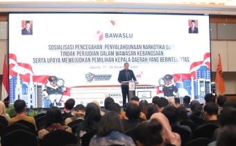 Anggota Bawaslu Herwyn JH Malonda dalam Sosialisasi Pencegahan Penyalahgunaan Narkotika dan Tindak Perjudian dalam Wawasan Kebangsaan Serta Upaya mewujudkan Pemilihan Kepala Daerah yang Berintegritas pada Senin (18/11/2024)