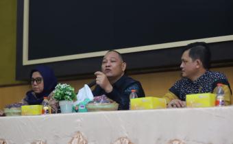 Anggota Bawaslu Totok Hariyono dalam giat Evaluasi Pelaksanaan Penyusunan Keterangan Tertulis Bawaslu Provinsi dan Bawaslu Kabupaten/Kota se Jawa Tengah pada Perselisihan Hasil Pemilihan Tahun 2024, Jumat (21/2/2025).