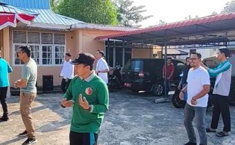 Ketua dan Staf Sekretariat Bawaslu Meranti Saat Melaksanakan Senam Sehat Bersama