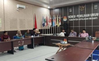 Bawaslu Kepulauan Meranti Melakukan Pengawasan Pemutakhiran Data Partai Politik Secara Berkelanjutan Di KPU Kepulauan Meranti