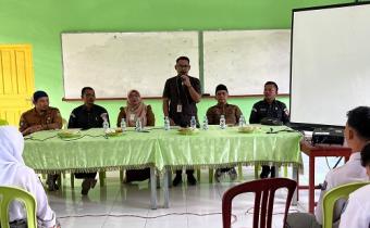 Ketua dan Anggota beserta Kasubbag di Bawaslu Kepulauan Meranti saat Sosialisasi dan Pendidikan Politik di SMAN 1 Tebing Tinggi Barat