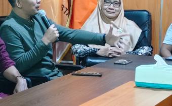 Anggota Bawaslu Kepulauan Meranti, Rio Andika saat memimpin Kegiatan Ngabuburit Demokrasi