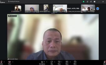 Amirudin Sijaya, Anggota Bawaslu Provinsi Riau, Kordiv. P2H saat memberikan arahan pada zoom meeting evaluasi pendaftaran P2P Tahun 2026