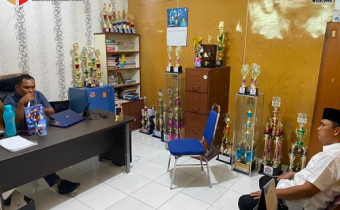 Rio Andika, M.Pd, Kordiv Hukum, Pencegahan, Parmas dan Humas Bawaslu Kepulauan Meranti saat berkunjung ke SMA Kalam Kudus Selatpanjang
