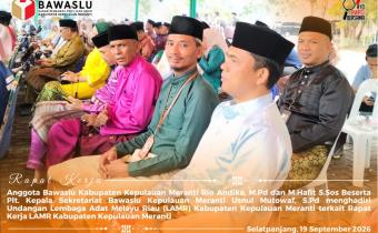 Anggota Bawaslu Kabupaten Kepulauan Meranti, Rio Andika, M.Pd. dan M. Hafit, S.Sos., bersama Plt. Kepala Sekretariat Bawaslu Kabupaten Kepulauan Meranti, Usnul Mutowaff, S.Pd., saat menghadiri Rapat Kerja (Raker) Lembaga Adat Melayu Riau (LAMR) Kabupaten Kepulauan Meranti Tahun 2026