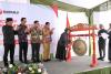 Anggota Bawaslu RI Lolly Suhenty saat memukul Gong tanda Pendidikan Pengawas Partisipatif (P2P) Tahun 2026 di mulai.